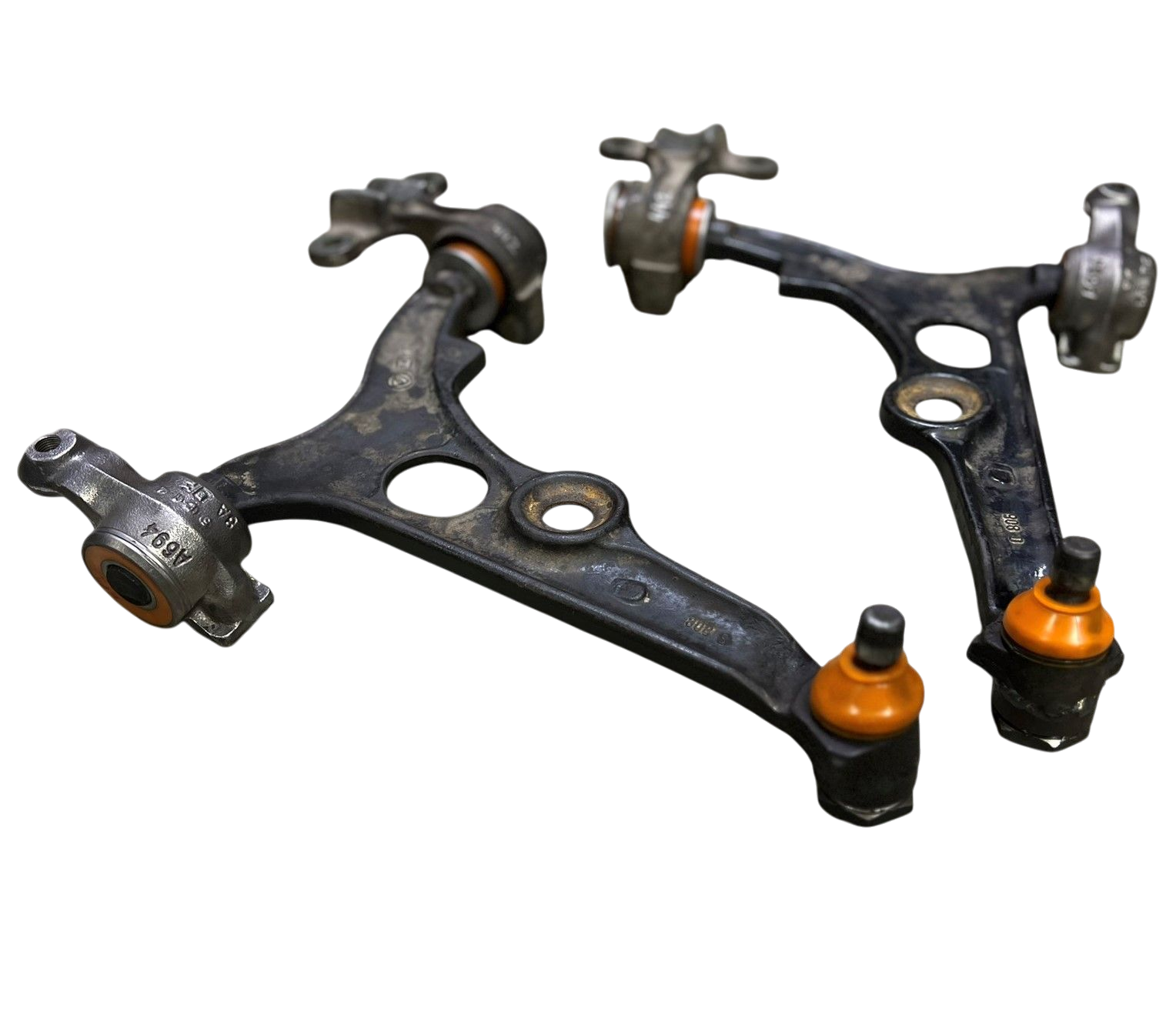 Передний нижний рычаг Citroen Jumpy 1995-2007 Услуга с перепресовки сайлентблоков (Сайлентблоки в цену не входят)