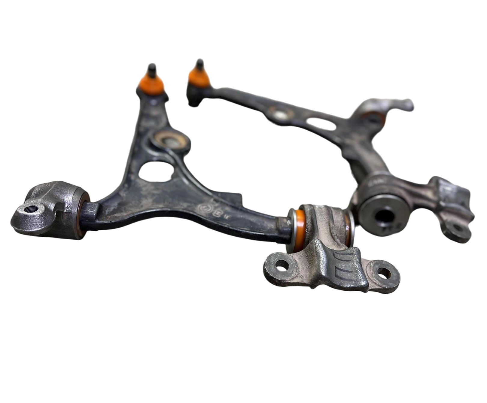 Передний нижний рычаг Citroen Jumpy 1995-2007 Услуга с перепресовки сайлентблоков (Сайлентблоки в цену не входят)