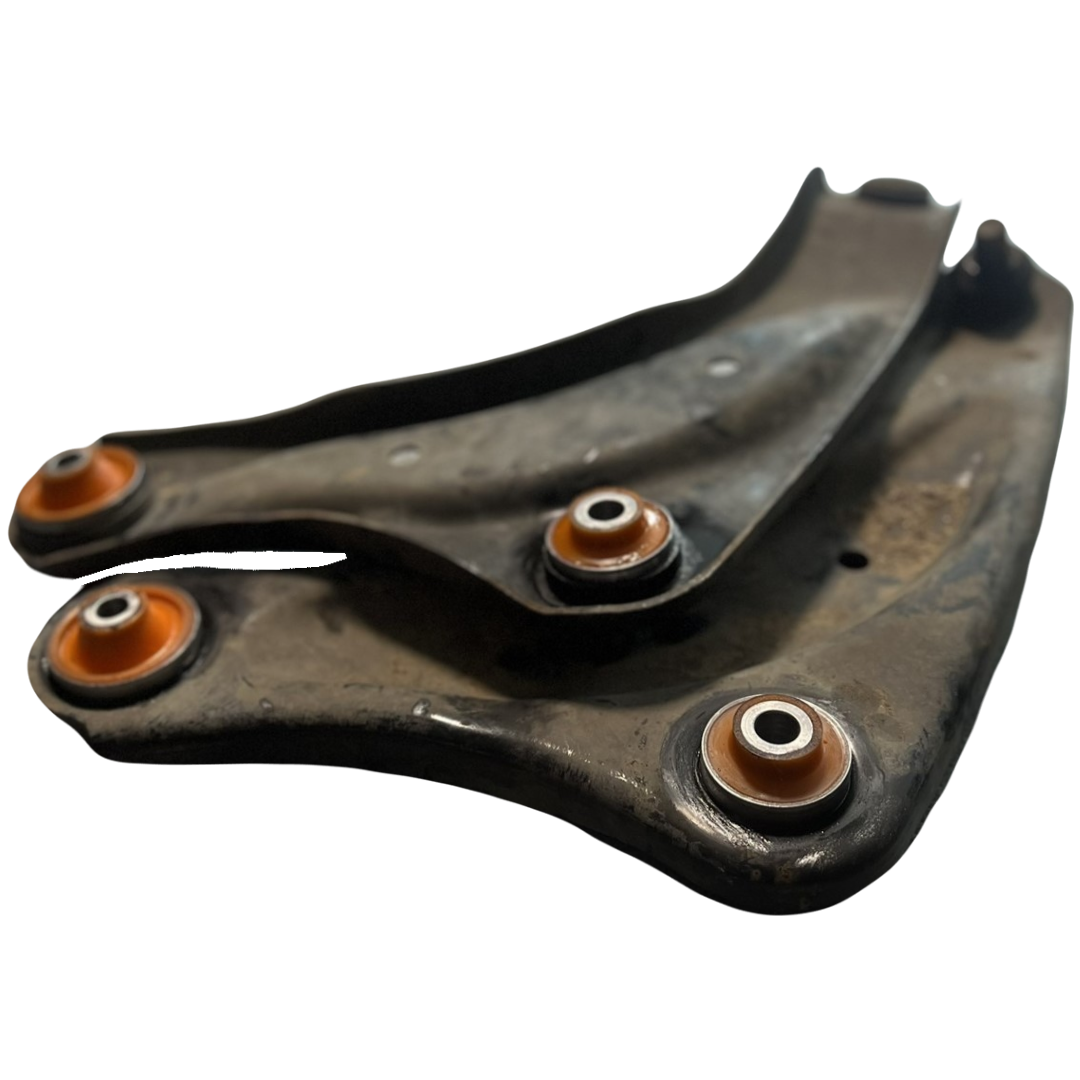 Передний рычаг Nissan Leaf ZE0 2010-2017 1,9L Услуга с перепресовки сайлентблоков (Сайлентблоки в цену не входят)