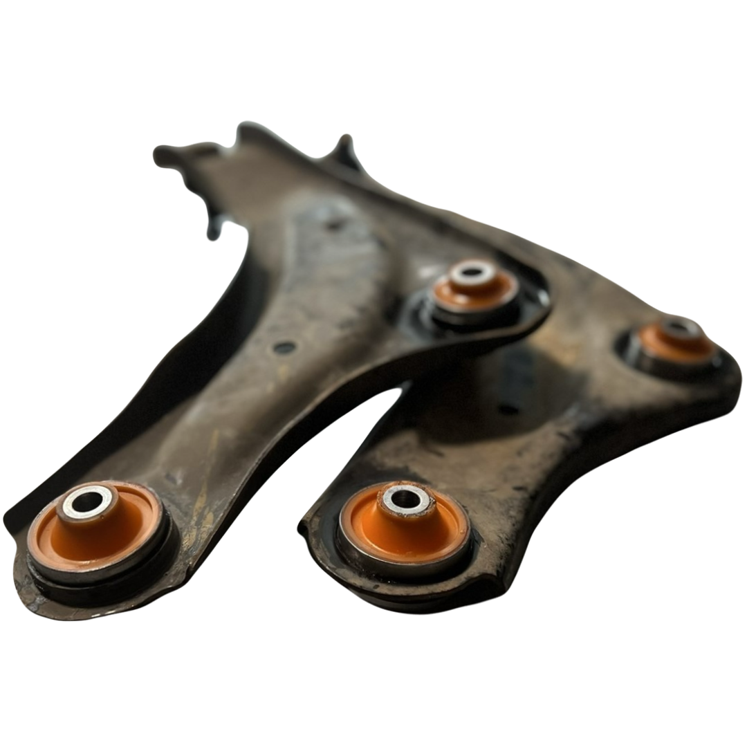 Передний рычаг Nissan Leaf ZE0 2010-2017 1,9L Услуга с перепресовки сайлентблоков (Сайлентблоки в цену не входят)