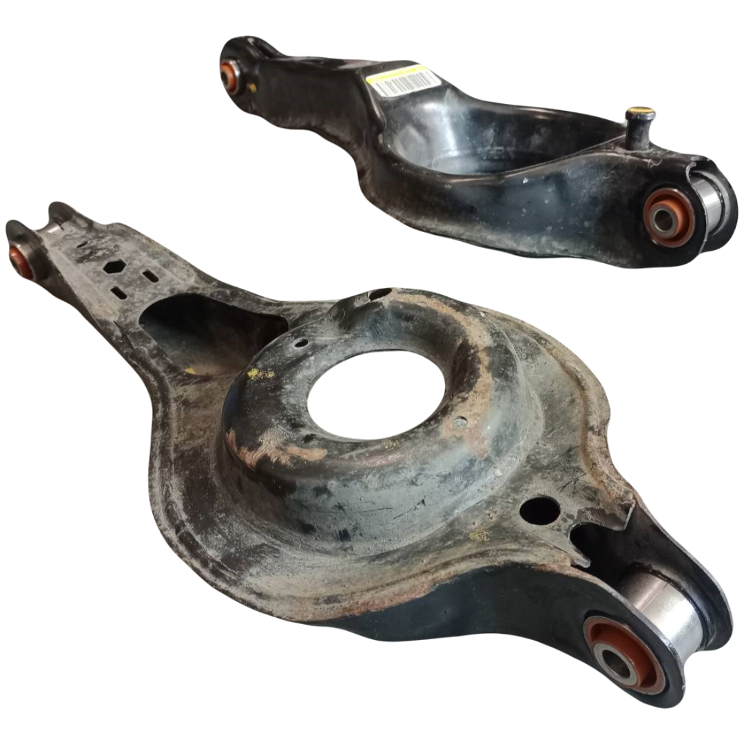 Задний подпружинный рычаг Ford Escape 2012-2019 Услуга с перепресовки сайлентблоков (Сайлентблоки в цену не входят)