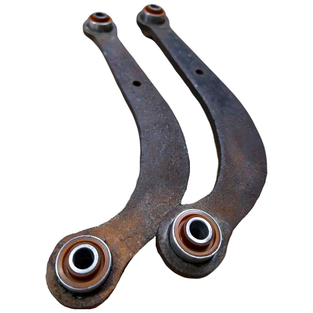 Задний поперечный рычаг Toyota Avensis 2009-2018 2,4L Услуга с перепресовки сайлентблоков (Сайлентблоки в цену не входят)