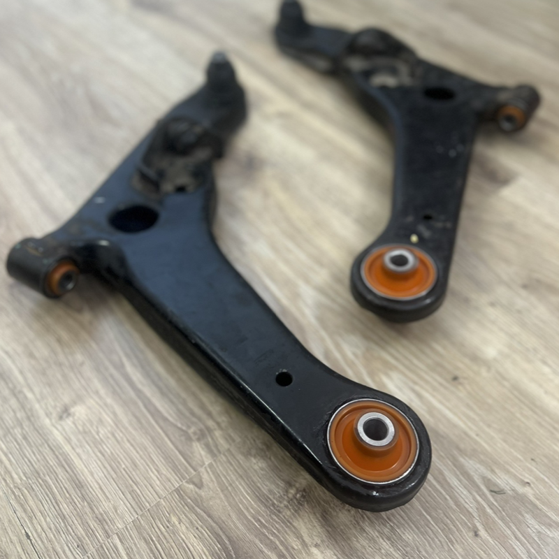 Передний нижний рычаг Mitsubishi Lancer 1996-2003 Услуга с перепресовки сайлентблоков (Сайлентблоки в цену не входят)