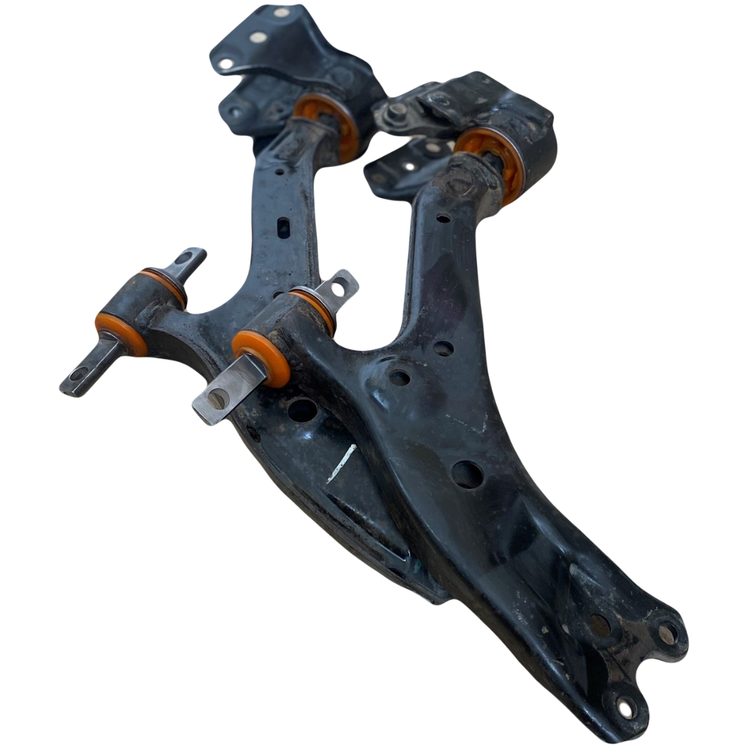 Передний нижний рычаг Honda Cr-v 2012-2016 Услуга с перепресовки сайлентблоков (Сайлентблоки в цену не входят)