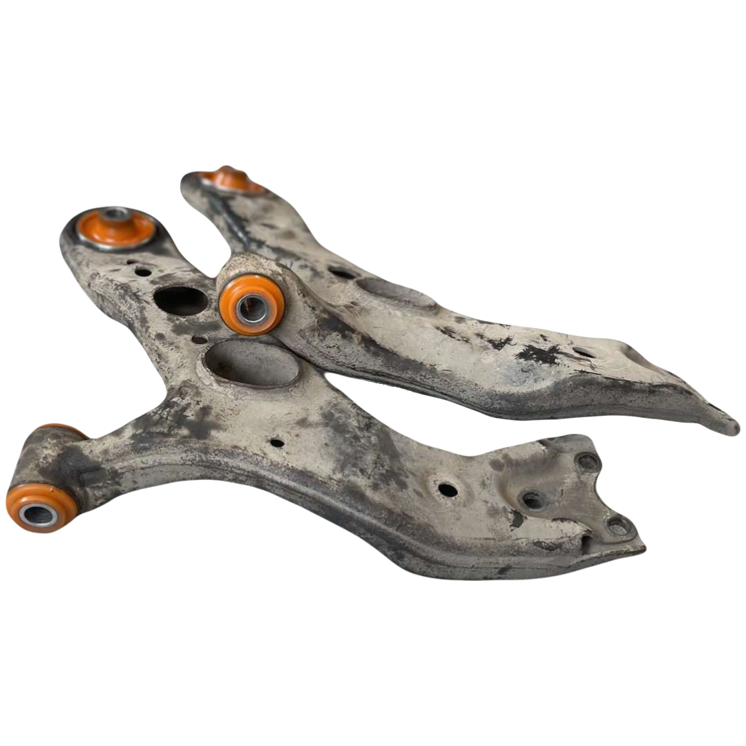 Передний рычаг Toyota Alphard 2015- Услуга с перепресовки сайлентблоков (Сайлентблоки в цену не входят)