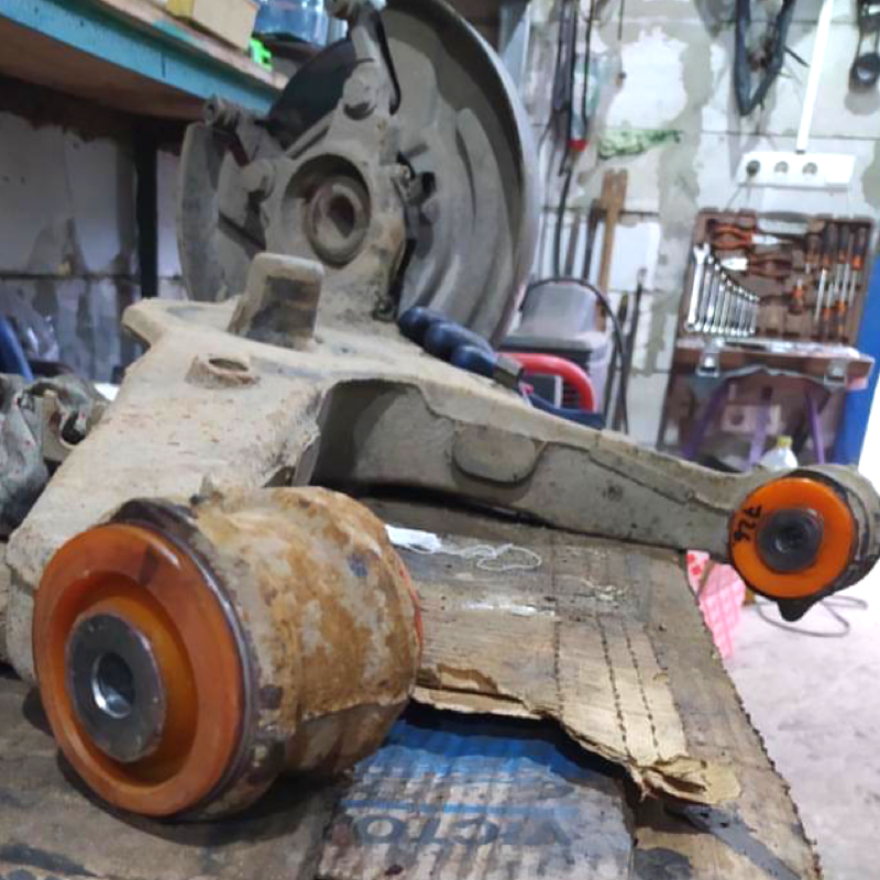 Задний рычаг Volkswagen T5 2003-2015 Услуга с перепресовки сайлентблоков (Сайлентблоки в цену не входят)