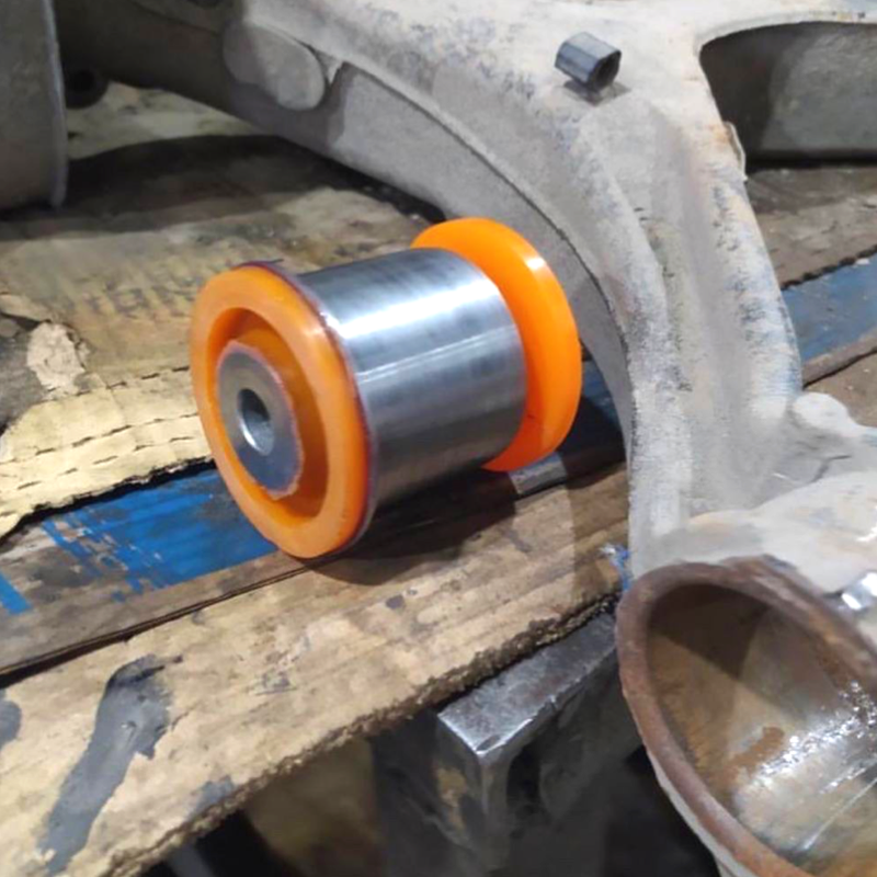 Задний рычаг Volkswagen T5 2003-2015 Услуга с перепресовки сайлентблоков (Сайлентблоки в цену не входят)