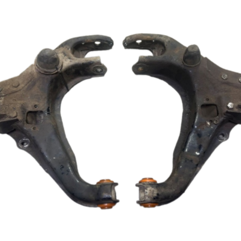 Передний нижний рычаг Mitsubishi L200 1986-1996 Услуга с перепресовки сайлентблоков (Сайлентблоки в цену не входят)