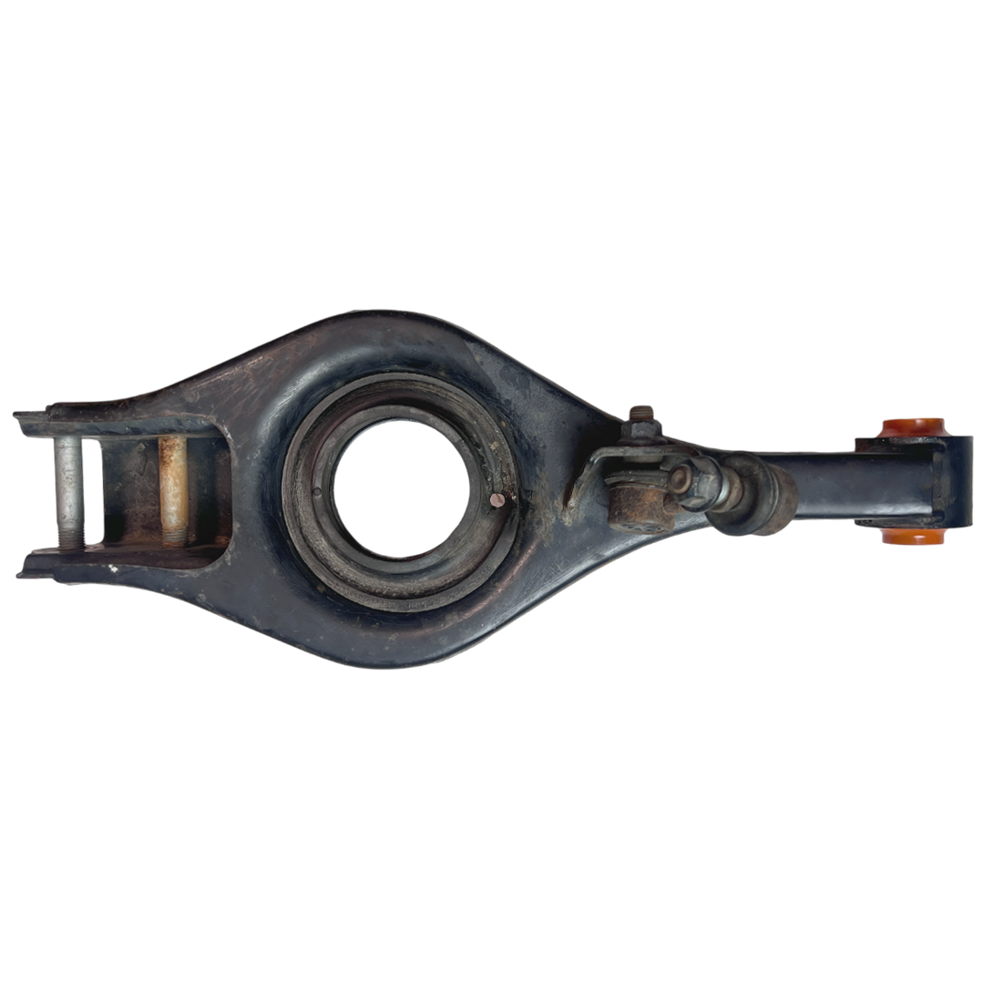 Задний подпружинный рычаг Hyundai Genesis 2014- Услуга с перепресовки сайлентблоков (Сайлентблоки в цену не входят)