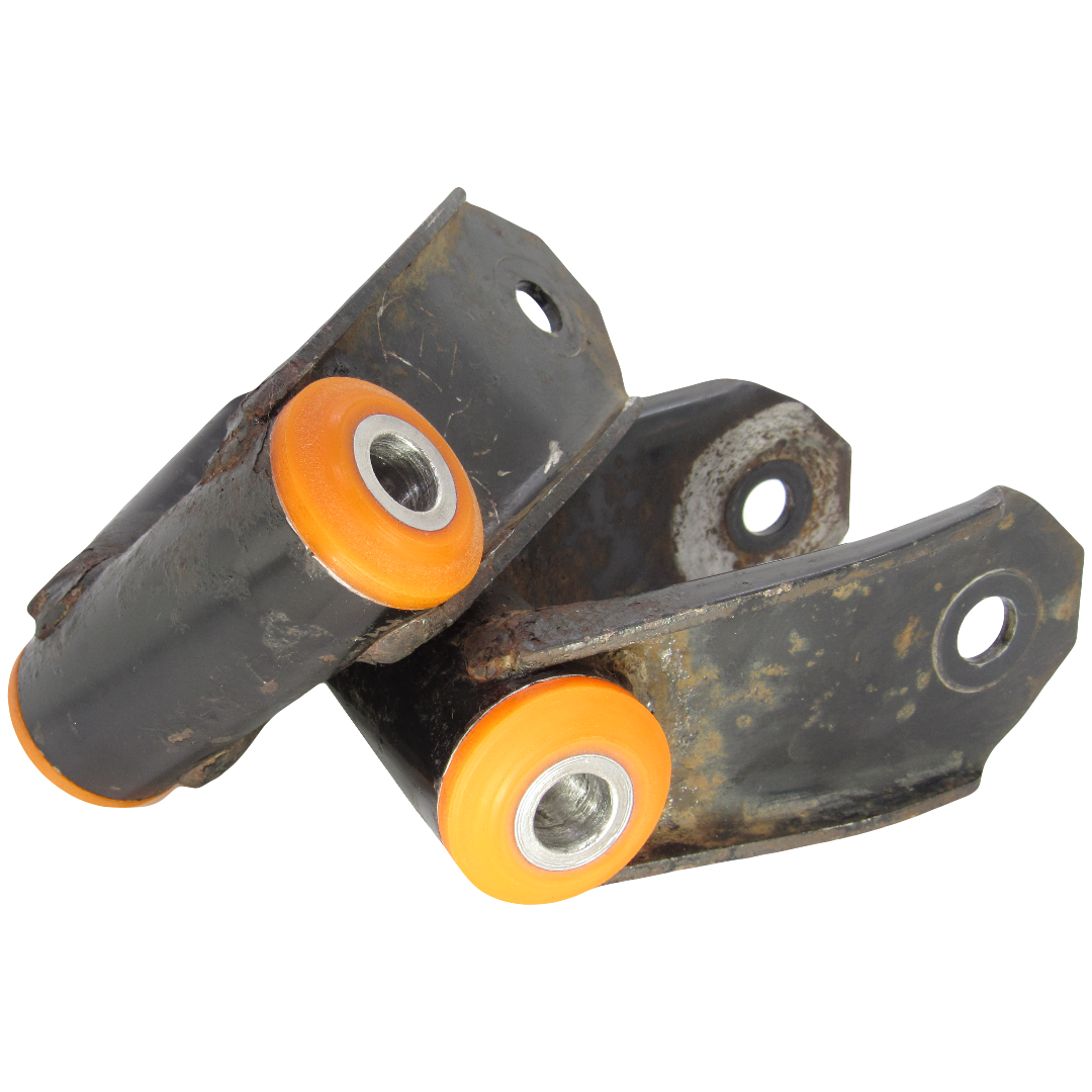 Скоба крепления задней рессоры Nissan Auster 1986-1990 Услуга с перепресовки сайлентблоков (Сайлентблоки в цену не входят)