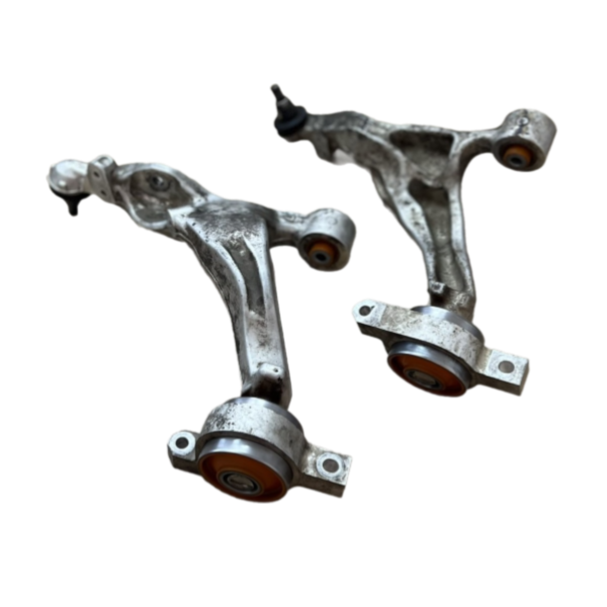 Передний рычаг Infiniti Q60 2016- Услуга с перепресовки сайлентблоков (Сайлентблоки в цену не входят)