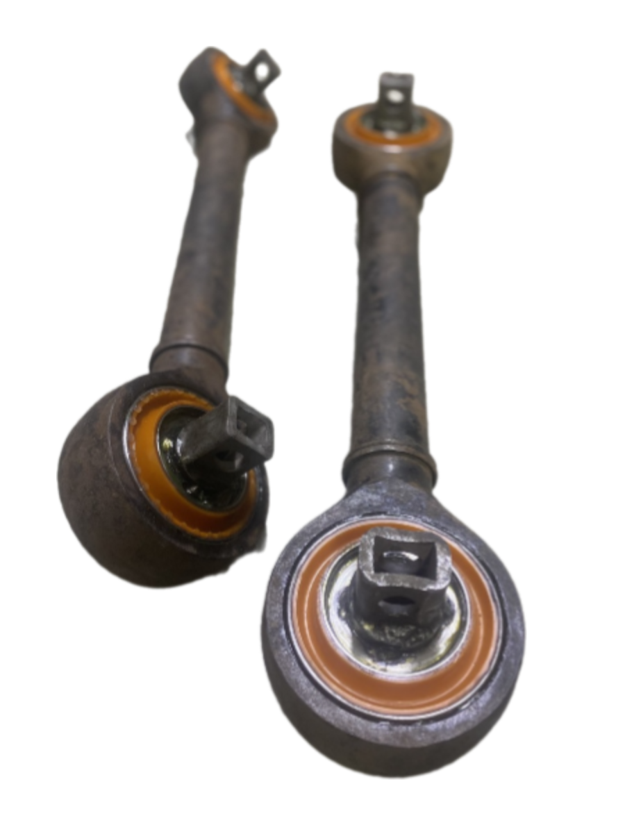 Тяга балансира Mitsubishi Fuso 1963- Услуга с перепресовки сайлентблоков (Сайлентблоки в цену не входят)