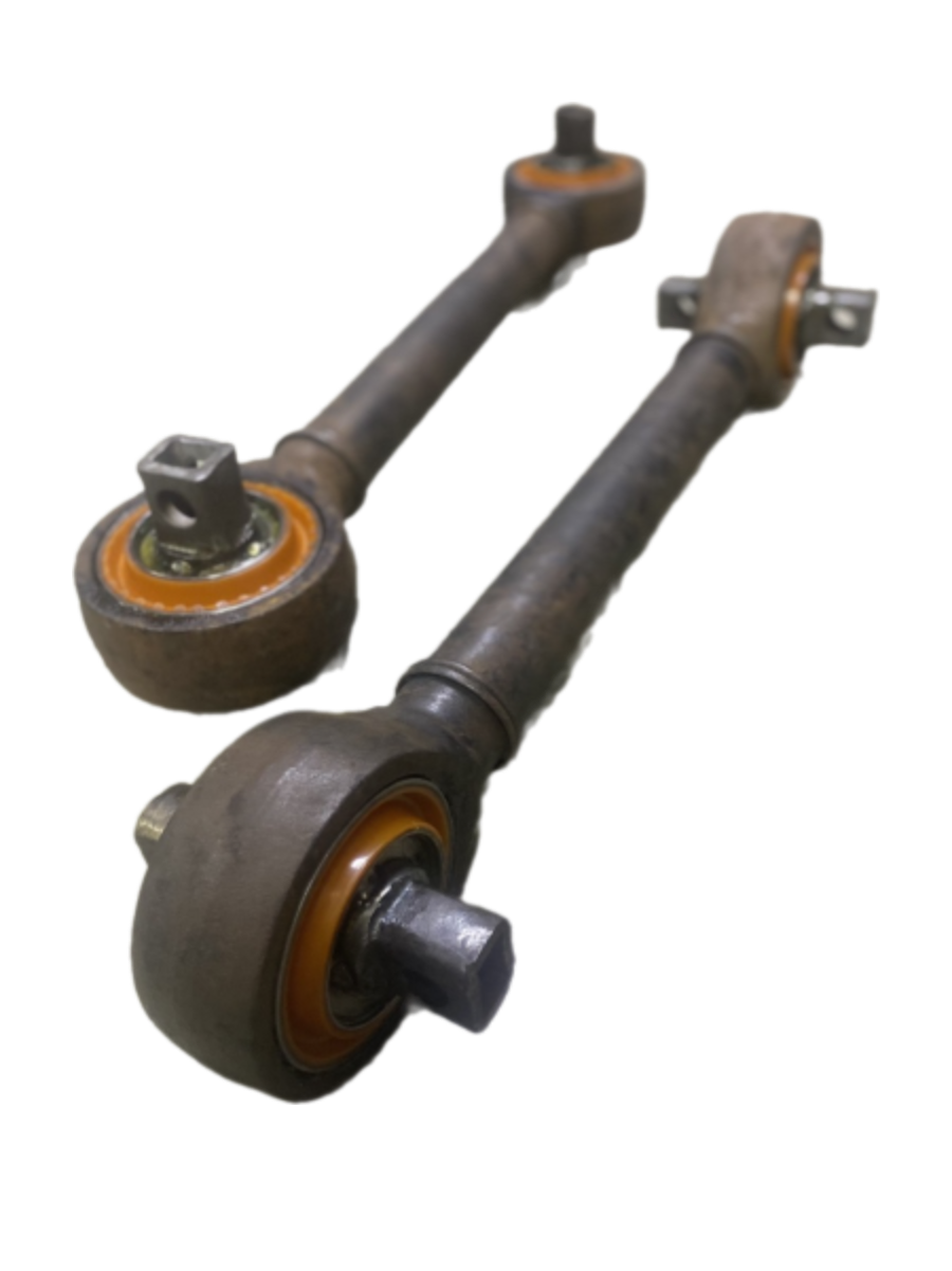 Тяга балансира Mitsubishi Fuso 1963- Услуга с перепресовки сайлентблоков (Сайлентблоки в цену не входят)