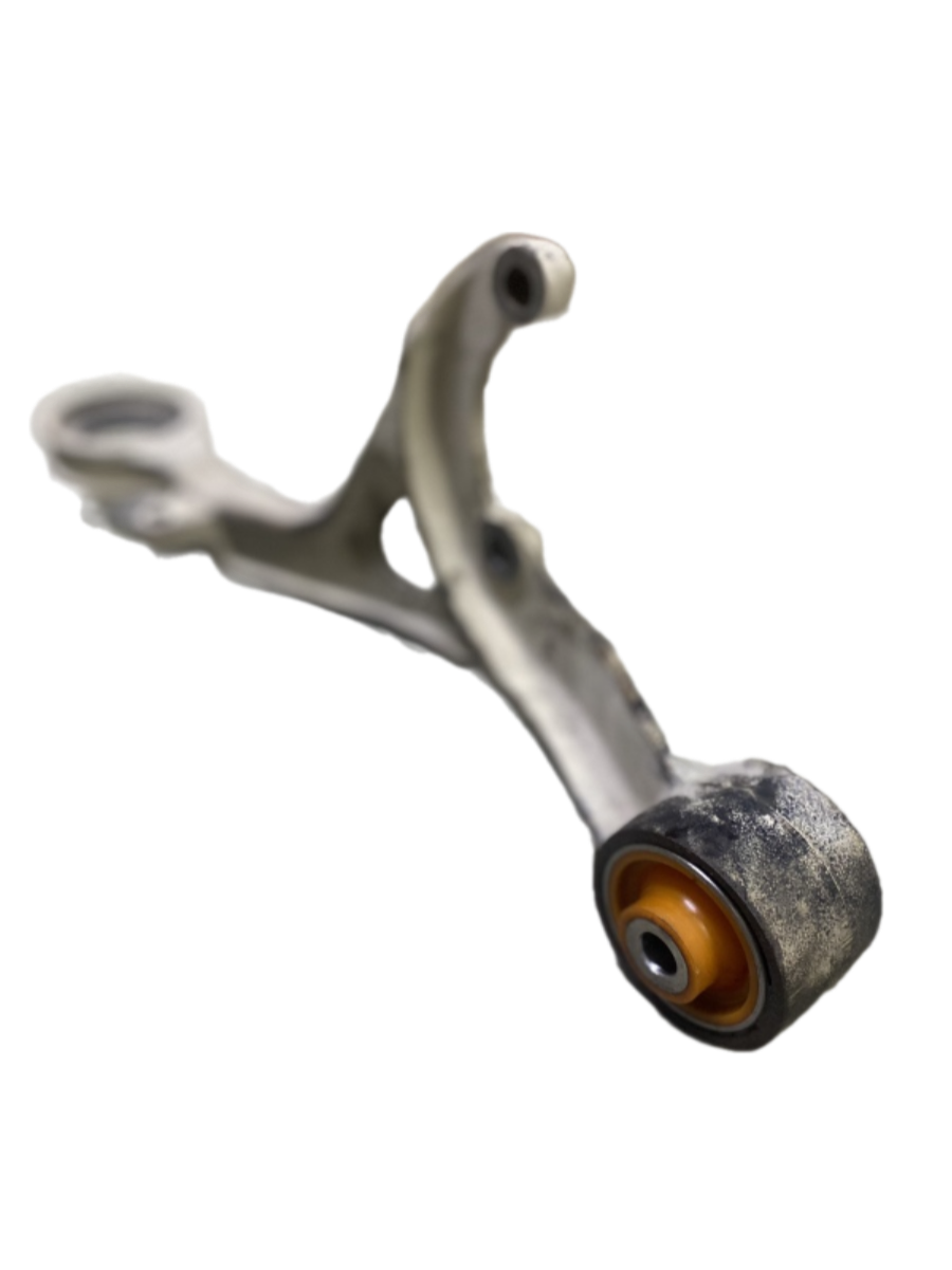 Передній редуктор Toyota Hiace 2004- Послуга з перепресування сайлентблоків (Сайлентблоки в ціну не входять)