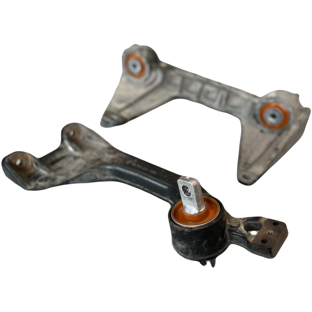 Крепление заднего редуктора Mercedes-Benz Vito 2014- V250D Услуга с перепресовки сайлентблоков (Сайлентблоки в цену не входят)