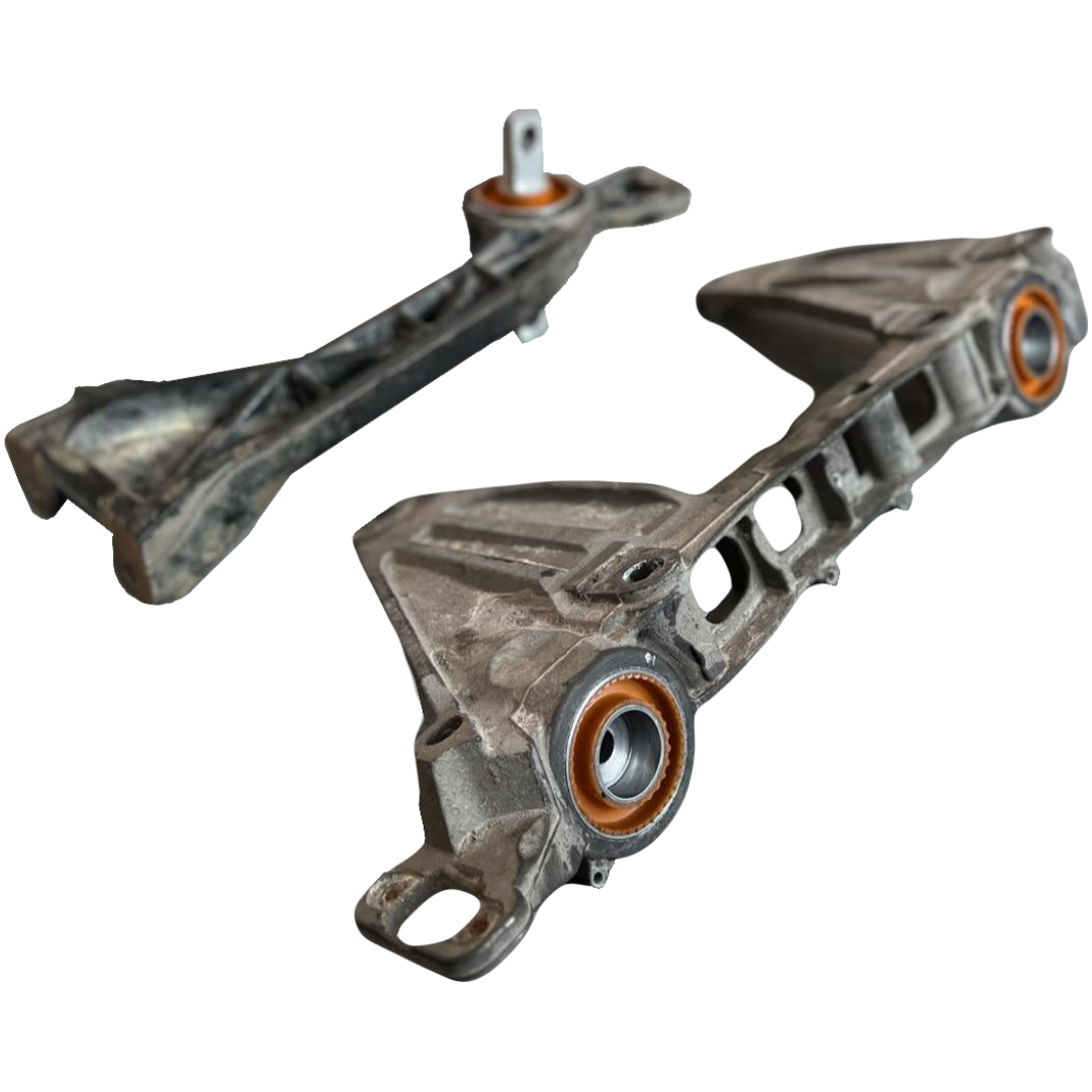 Крепление заднего редуктора Mercedes-Benz Vito 2014- V250D Услуга с перепресовки сайлентблоков (Сайлентблоки в цену не входят)