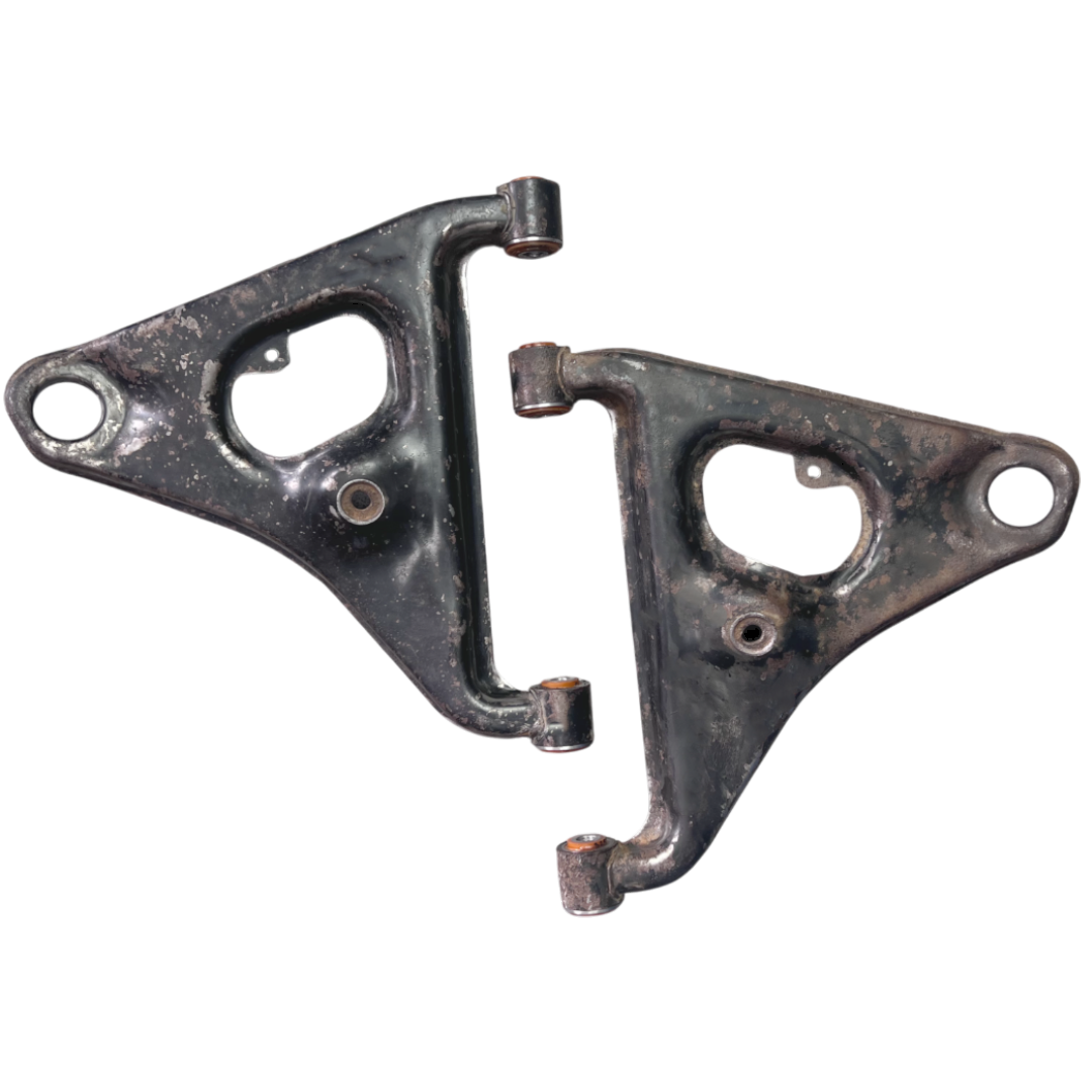 Задний нижний рычаг Nissan 200Sx 1988-1993 Услуга с перепресовки сайлентблоков (Сайлентблоки в цену не входят)