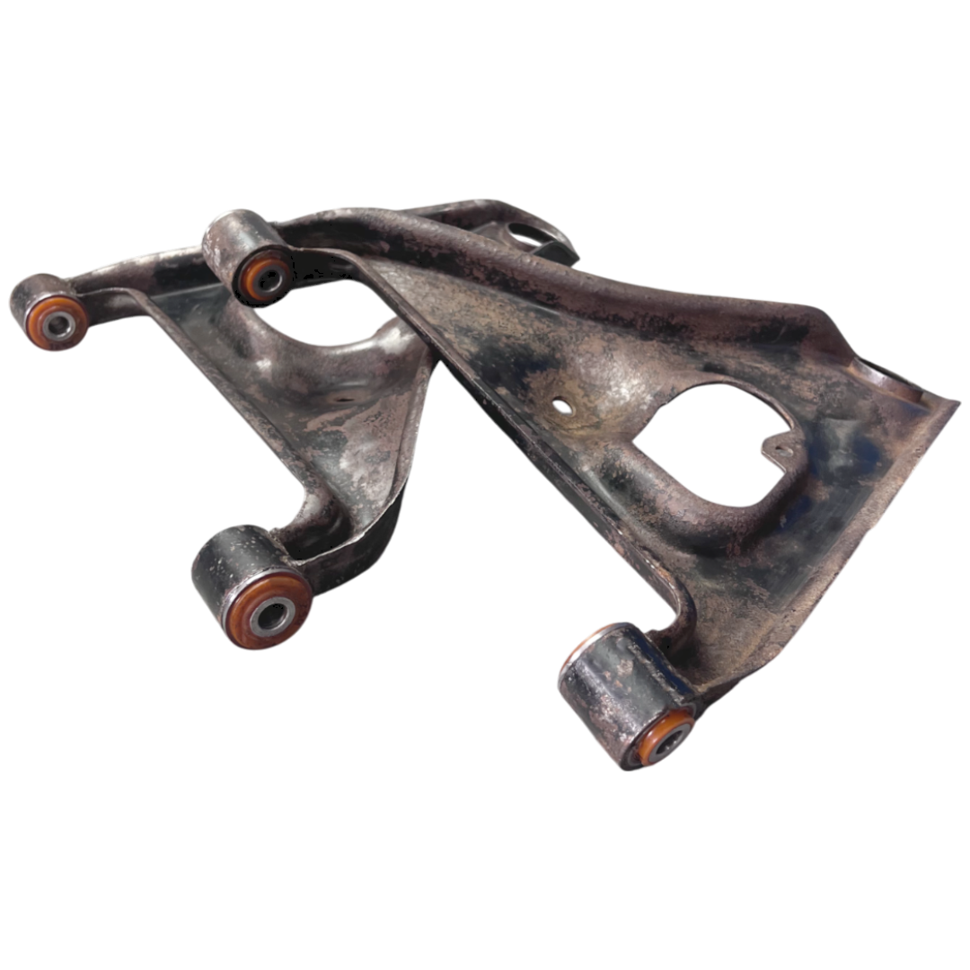 Задний нижний рычаг Nissan 200Sx 1988-1993 Услуга с перепресовки сайлентблоков (Сайлентблоки в цену не входят)