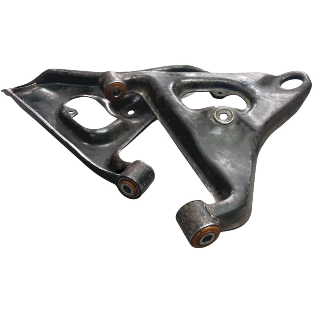 Задний нижний рычаг Nissan 200Sx 1988-1993 Услуга с перепресовки сайлентблоков (Сайлентблоки в цену не входят)