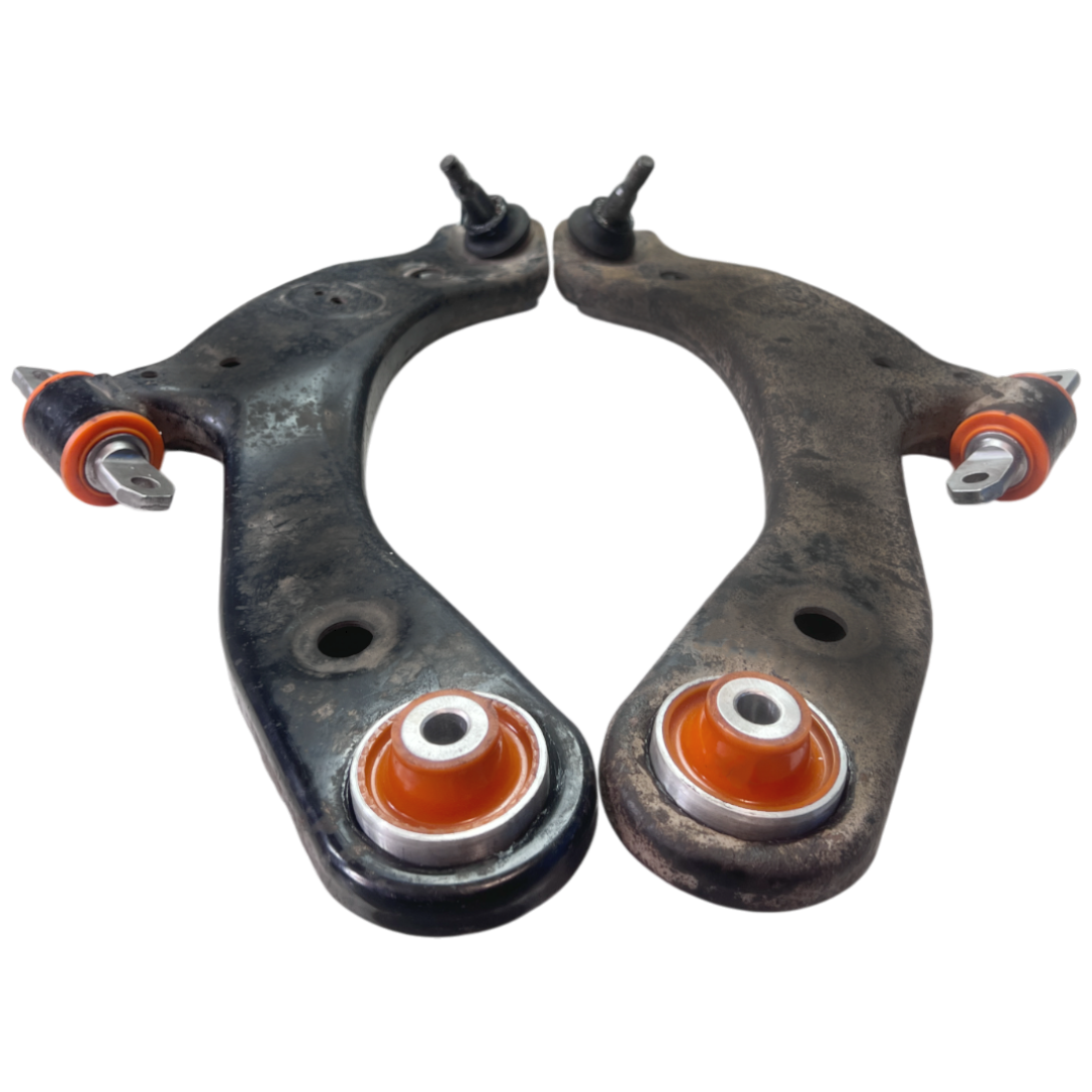 Передний нижний рычаг Suzuki Kizashi 2009-2014 Услуга с перепресовки сайлентблоков (Сайлентблоки в цену не входят)