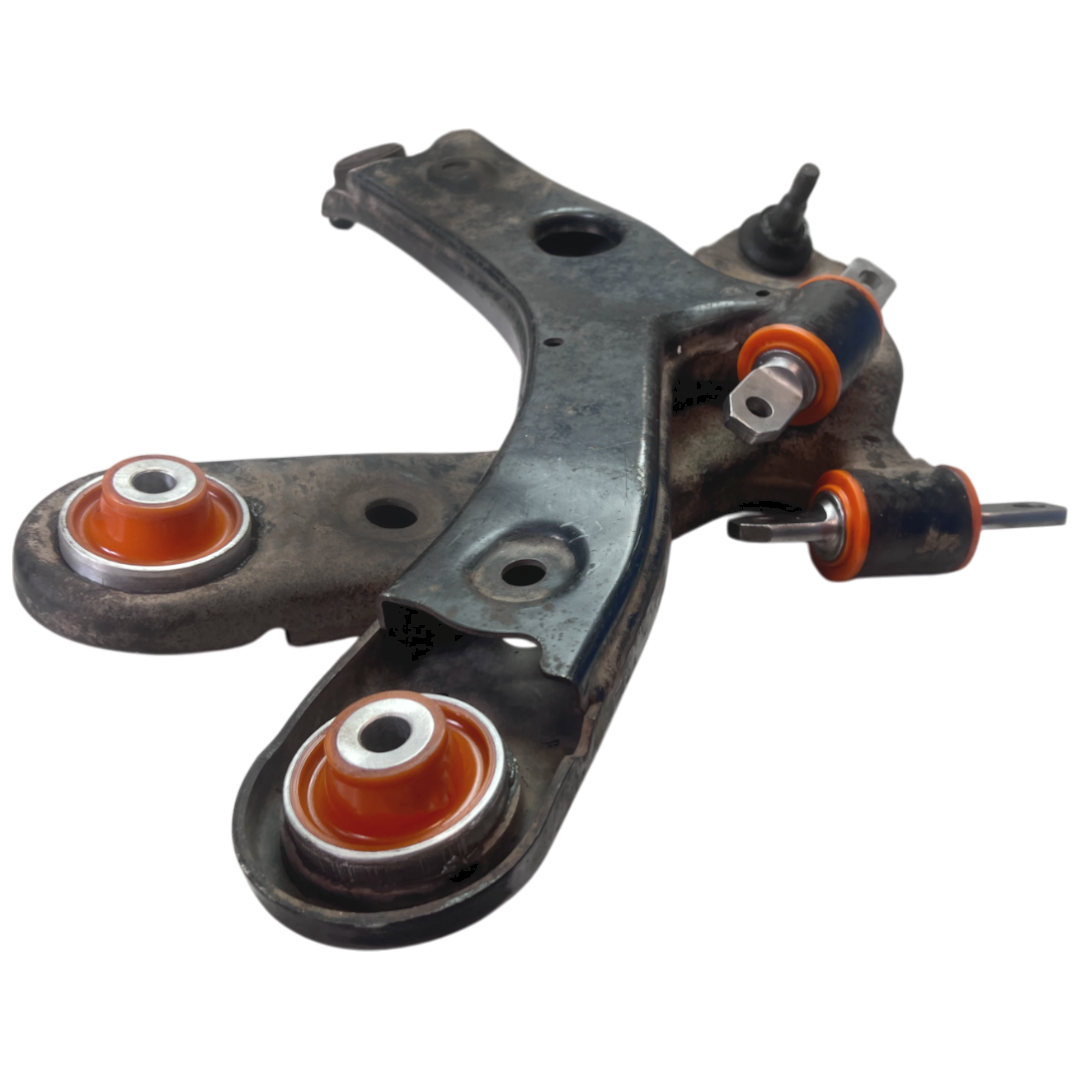 Передний нижний рычаг Suzuki Kizashi 2009-2014 Услуга с перепресовки сайлентблоков (Сайлентблоки в цену не входят)