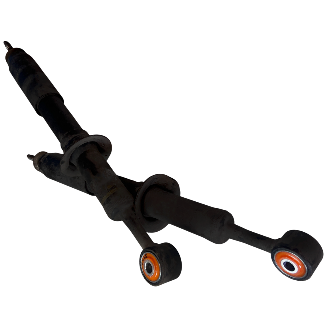 Передний амортизатор Toyota Hilux 2015- Услуга с перепресовки сайлентблоков (Сайлентблоки в цену не входят)