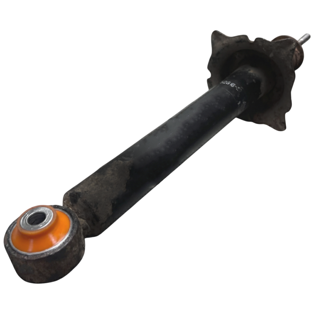 Задний амортизатор Honda Legend 1997-2004 Услуга с перепресовки сайлентблоков (Сайлентблоки в цену не входят)